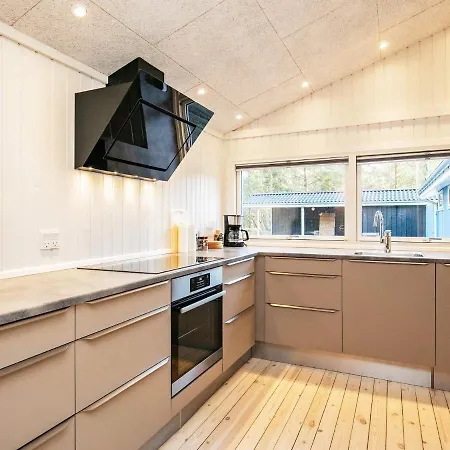 9 Person In L S Holiday home