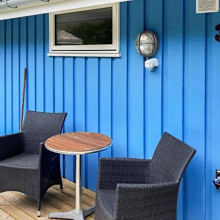 9 Person In L S Holiday home